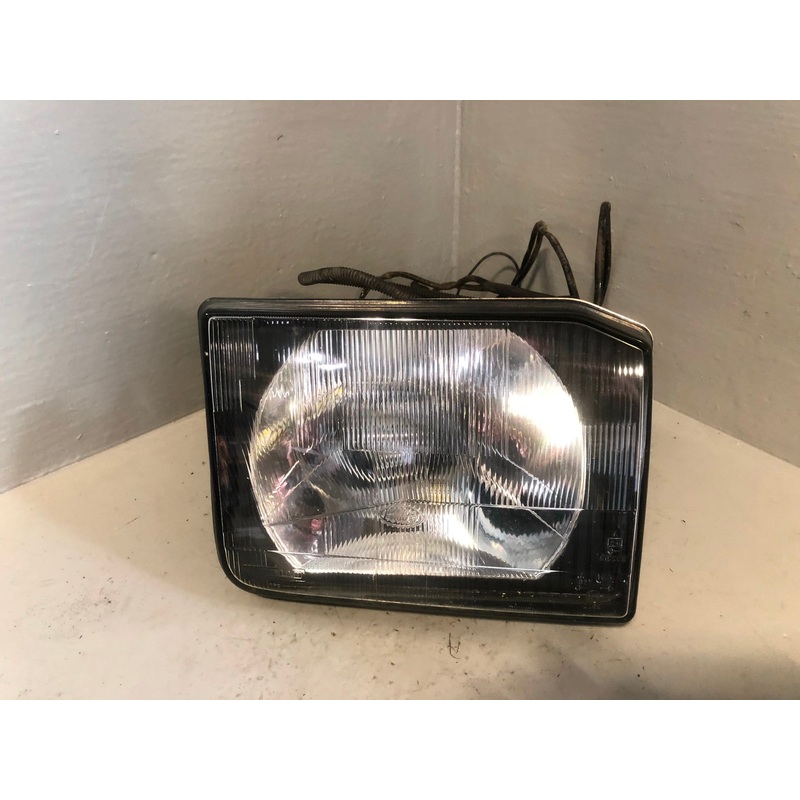 Discovery 2 Headlight Off Side Pre-Facelift XBC105120 Land Rover L06085