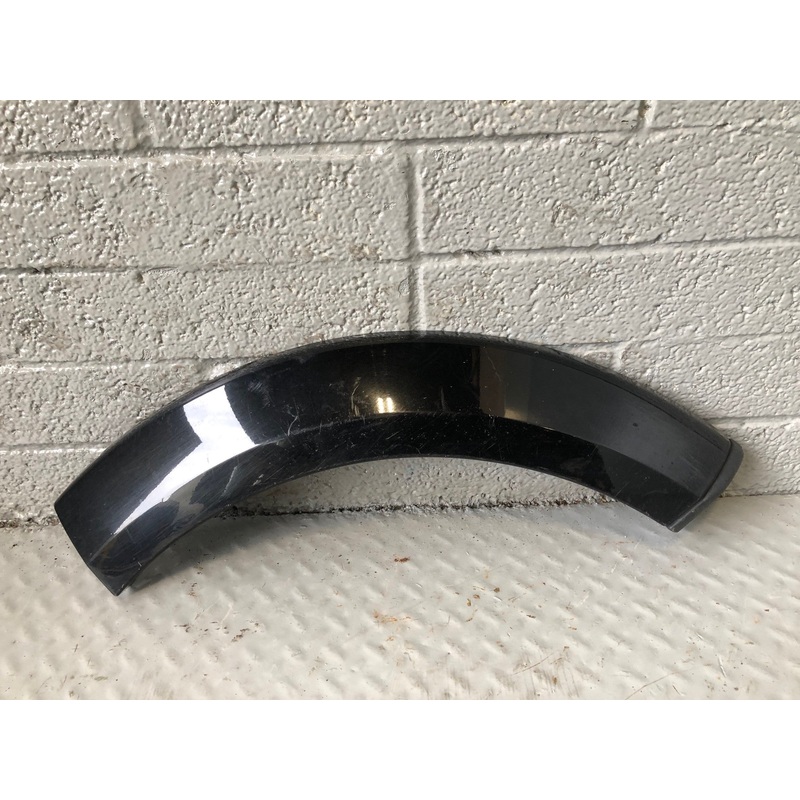 Discovery 4 Arch Trim Near Side Rear Quarter Santorini Black 2009 to 2016
