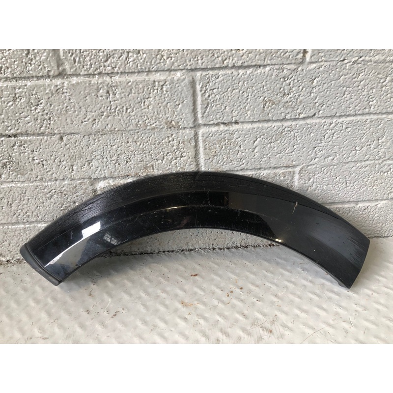 Discovery 4 Arch Trim Off Side Rear Quarter Santorini Black 2009 to 2016