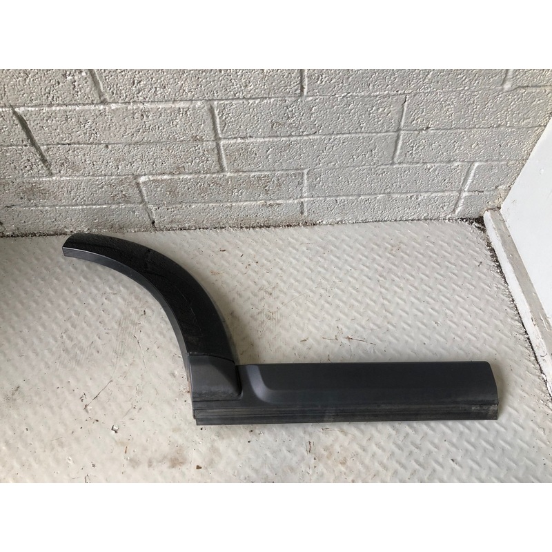 Discovery 4 Door Wheel Arch Trim Off Side Rear Santorini Black Land Rover