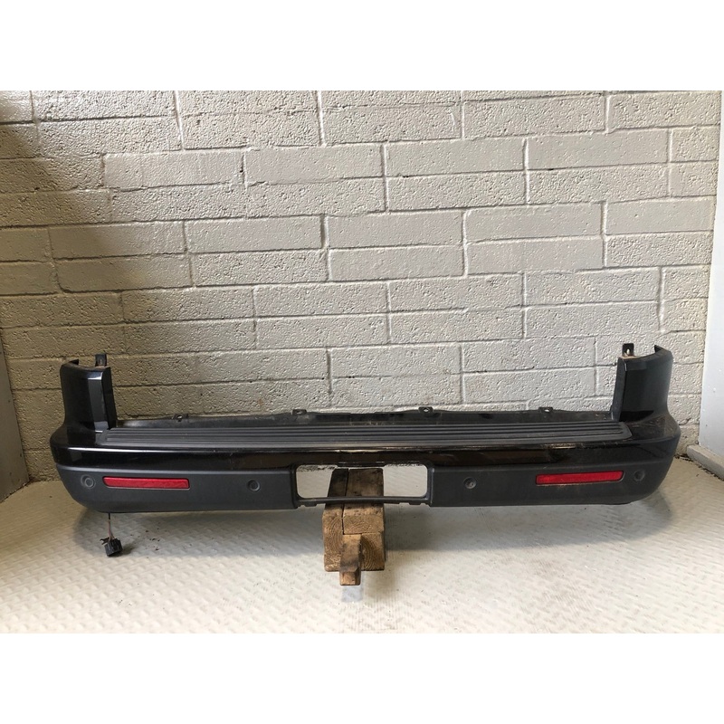 Discovery 4 Rear Bumper with Reflectors Santorini Black Land Rover K30075
