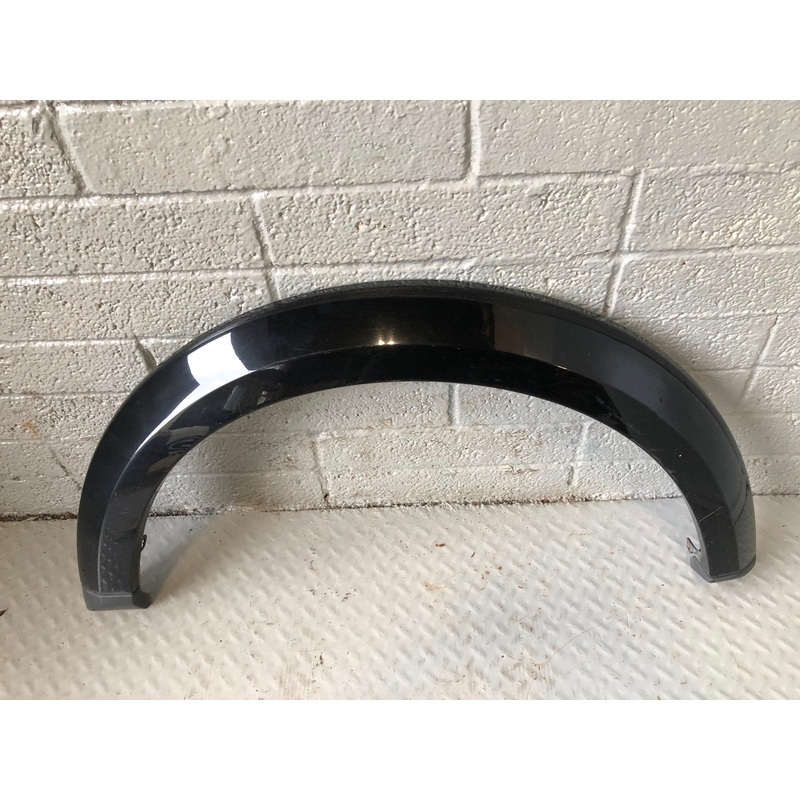 Discovery 4 Wheel Arch Trim Front Off Side Santorini Black Land Rover