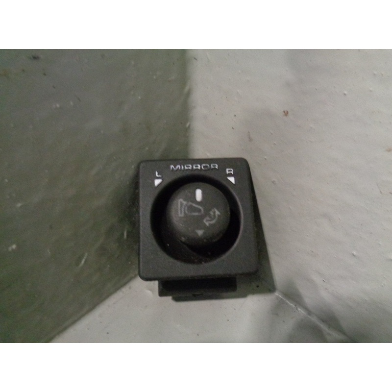 Freelander 1 Electric Mirror Adjust Switch for Power Fold YUH100270 Land Rover