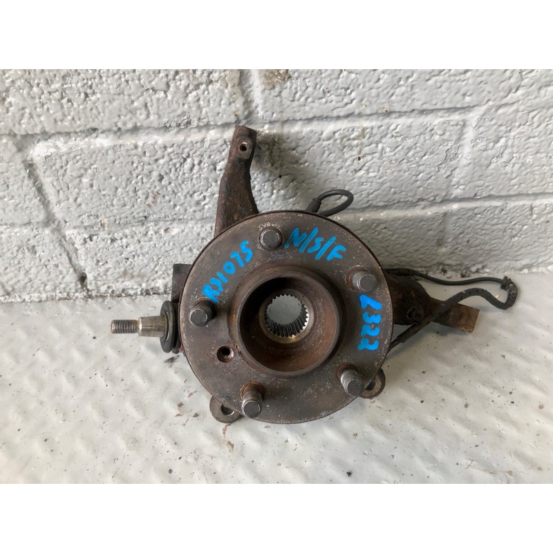 Range Rover L322 Hub Assembly Near Side Front 2002 to 2006 All Models R31075