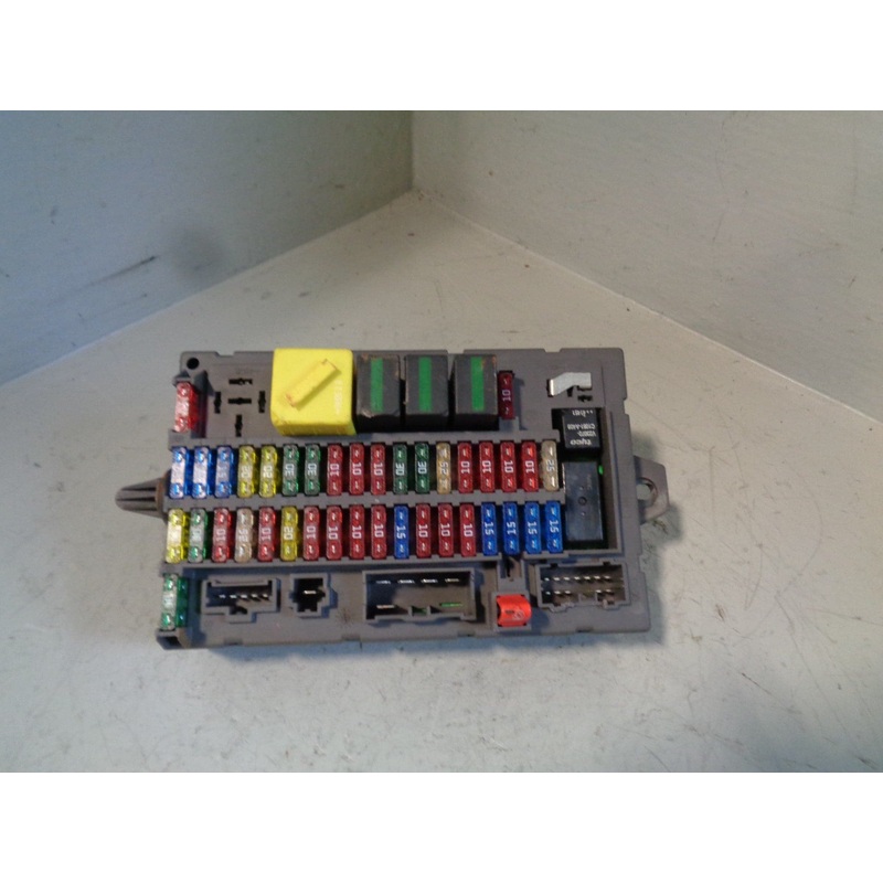 Discovery 2 Fuse Box Under Dash YQE000251 Land Rover 1998 to 2004