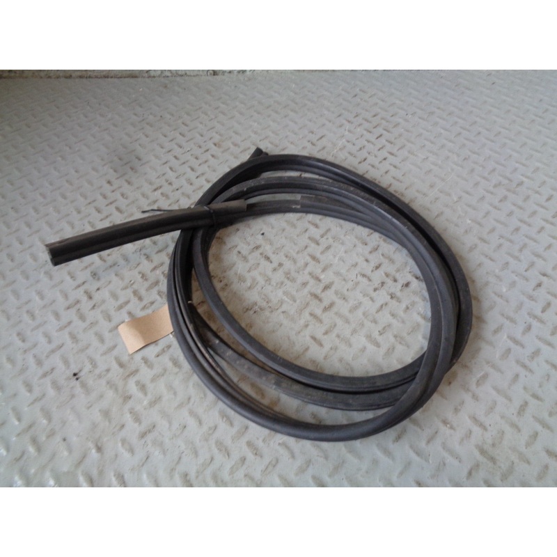 Discovery 3 Bonnet Weather Seal Rubber Land Rover L319 2004 to 2009
