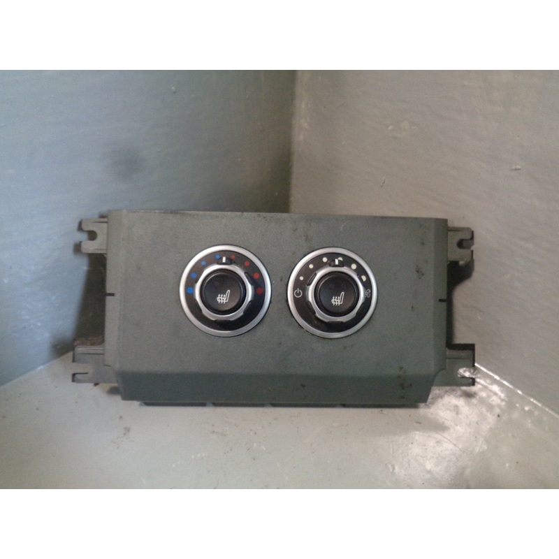 Range Rover L322 Rear Centre Console Heater Control Switch JFC500660