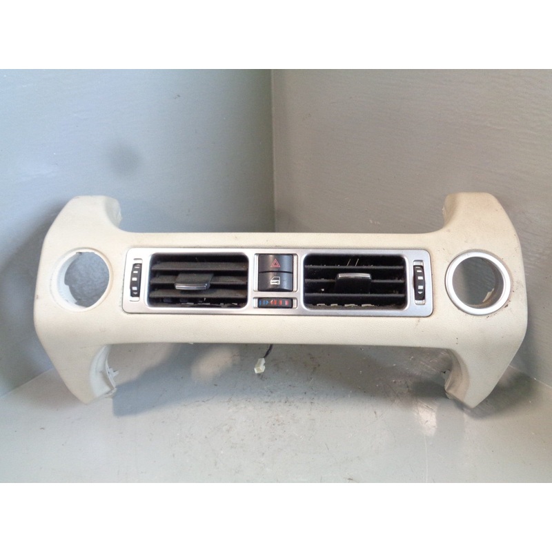 Range Rover Dashboard Centre Air Vents L322 Facelift with Trim Surround H04054