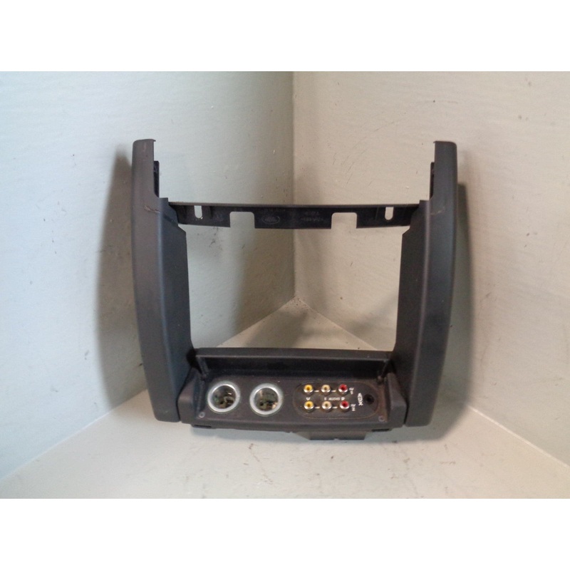 Range Rover L322 Centre Console Rear AV Ports Aux 12v Sockets XVN500020