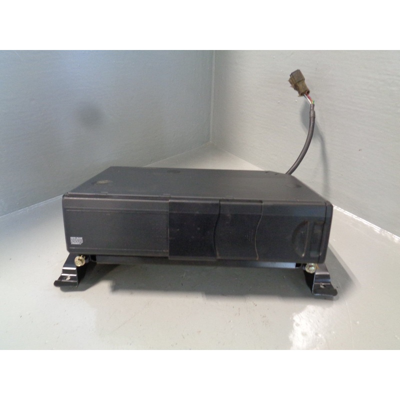 Freelander 1 CD Changer Alpine 6 Disc Land Rover XQE000110PMA 2001 to 2006