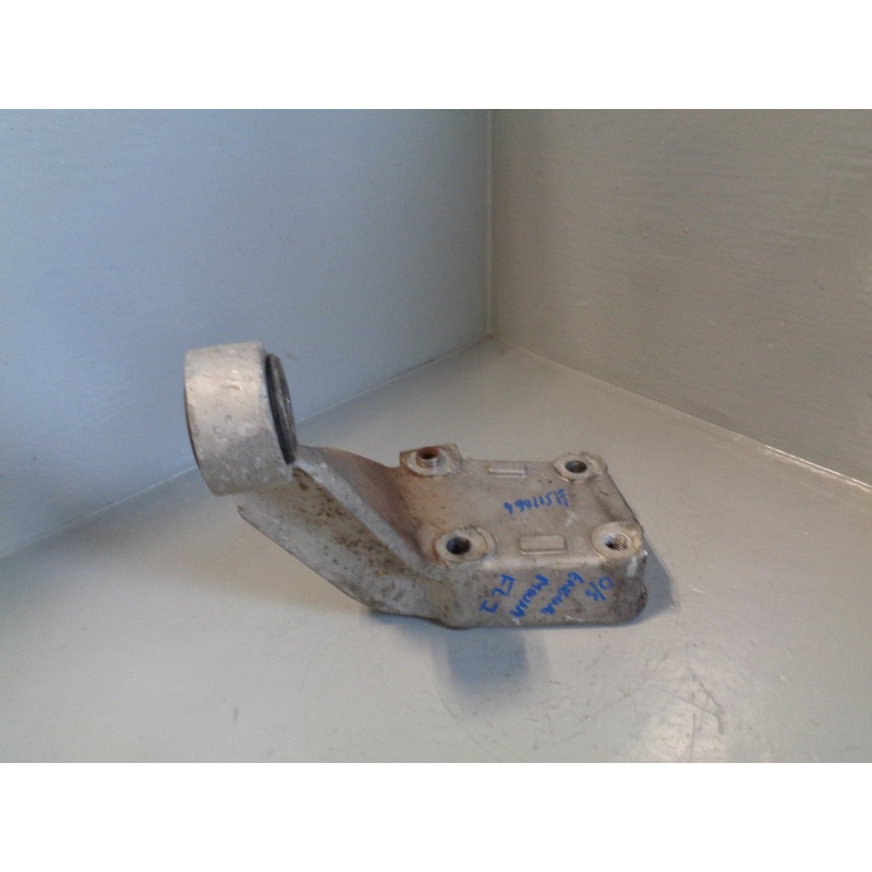 Freelander 1 Engine Mounting Bracket Off Side 2.0 TD4 Manual 2001 to 2006