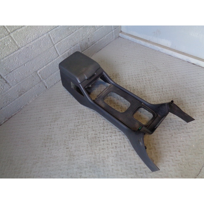 Discovery 2 Centre Console Arm Rest Black Auto Land Rover 2002 to 2004 R19064