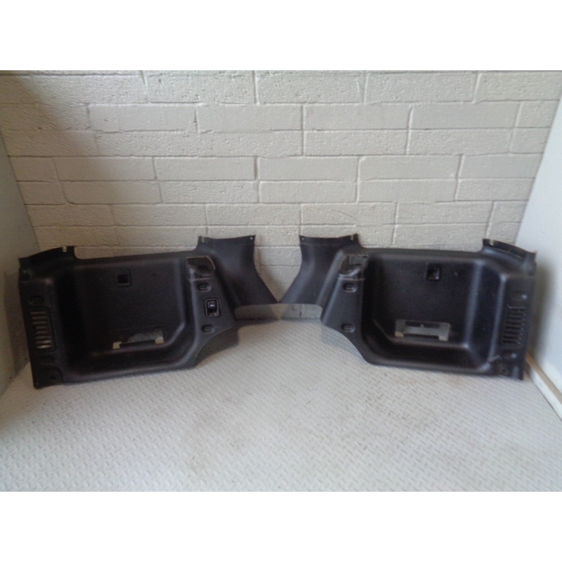 Discovery 2 Boot Trims Pair Black for Dickie Seats L318 Land Rover L190724