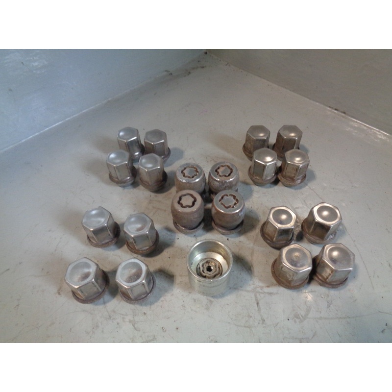 Range Rover Evoque Wheel Nuts Full Set with Locking Nuts and Key 2011 to 2018