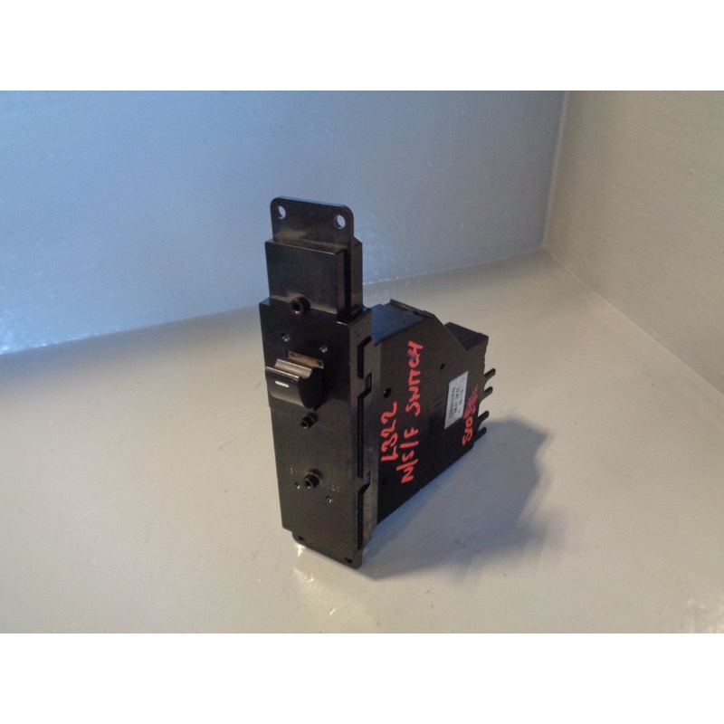 Range Rover L322 Near Side Front Electric Window Switch YUD000263PVA