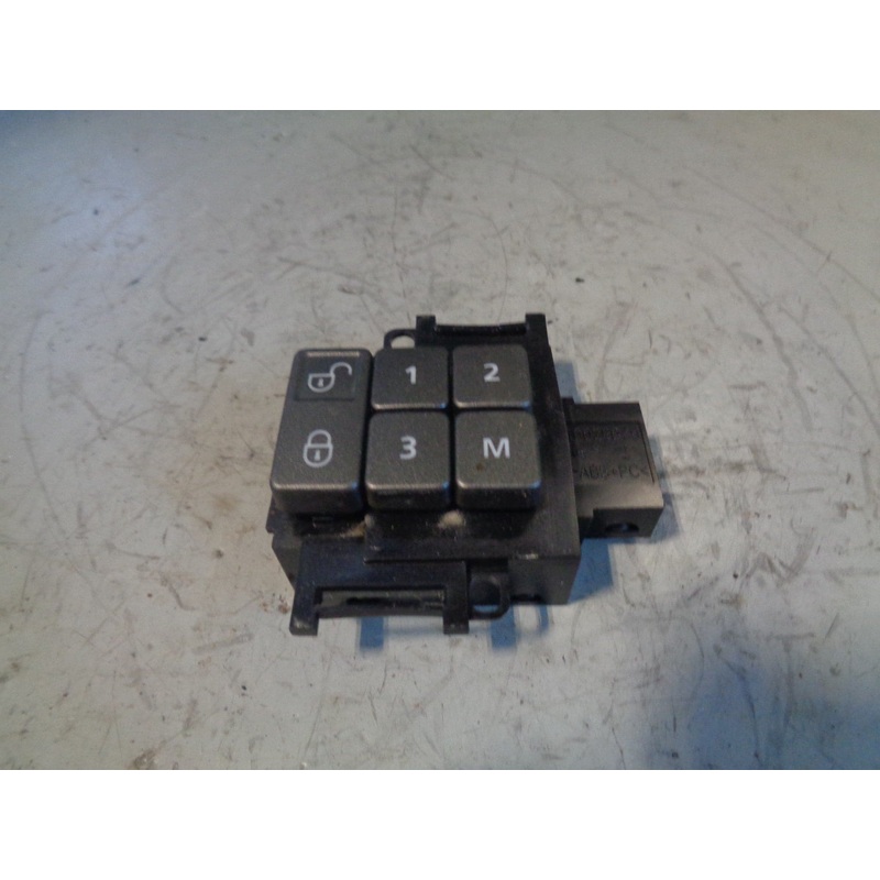 Discovery 4 Off Side Front Door Locking Switch CH22-14776 AA Land Rover