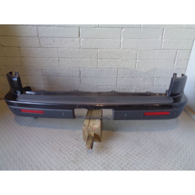 Discovery 4 Rear Bumper with Reflectors Santorini Black Land Rover K26084