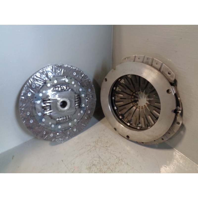 2.5 TD5 Clutch Plate and Cover Land Rover Defender Puma 2.2 / 2.4 URB500080BM