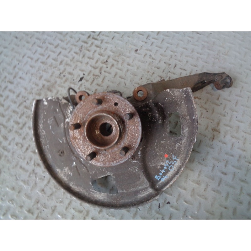 Discovery 4 Hub Off Side Front with ABS Sensor Land Rover 2009 to 2016 B04052