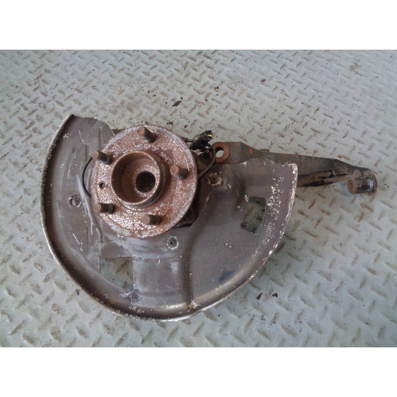 Discovery 4 Hub Off Side Front with ABS Sensor Land Rover 2009 to 2016 B31192