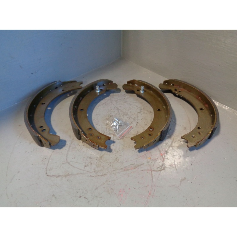 Series 1 2 2a 3 Defender SWB Brake Shoes Rear STC2796 Land Rover 1948 to 1984