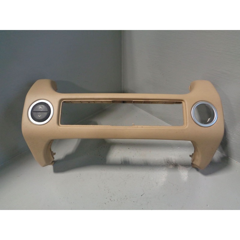 Range Rover L322 Centre Console Air Vent Trim in Sand 2006 to 2009 L04114