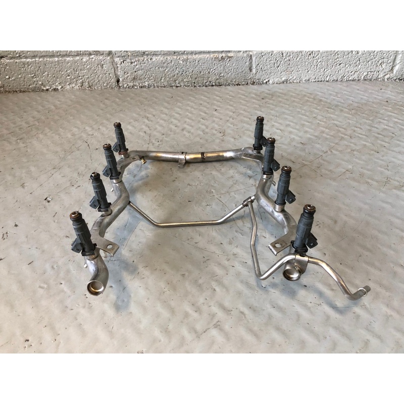 Range Rover L322 Fuel Injector Rail and Injectors 4.4 V8 Petrol 2002 to 2006