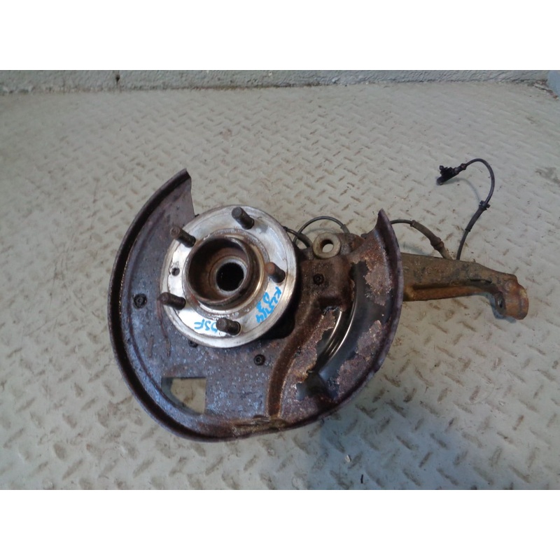 Discovery 3 Hub Off Side Front with ABS Sensor Land Rover 2004 to 2009 K25114