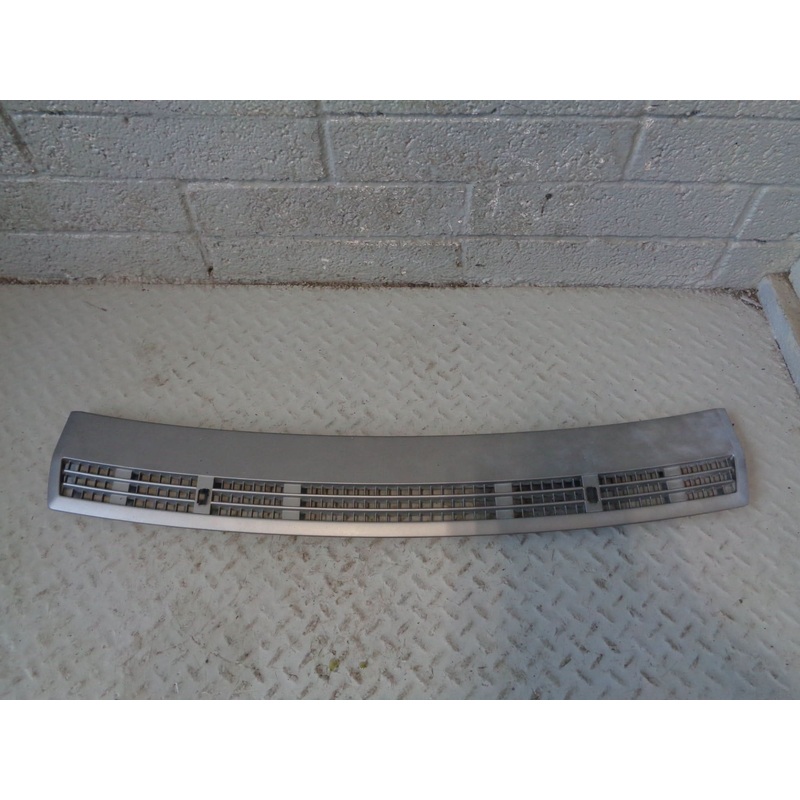 Range Rover L322 Bonnet Grill Under Windscreen 2002 to 2013 L29114