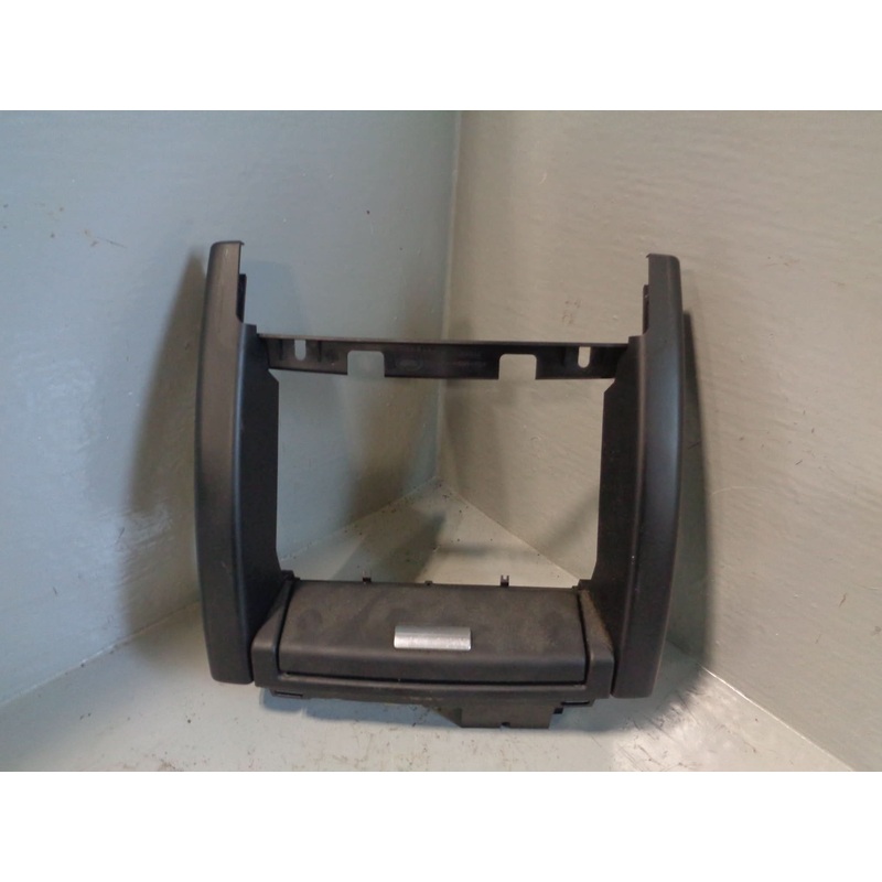 Range Rover L322 Centre Console Aux Out 12v Sockets XVN500090 with Surround