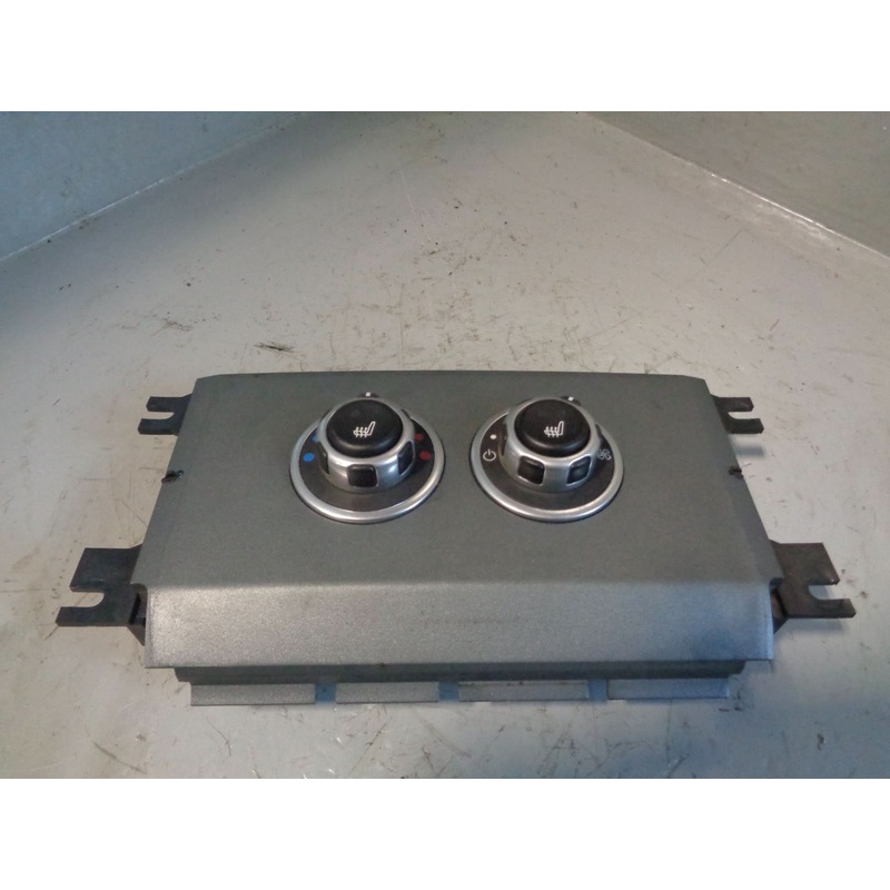 Range Rover L322 Rear Centre Console Heater Control Switch JFC500650