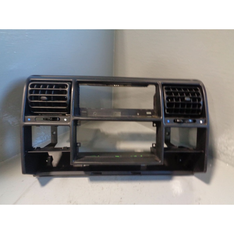 Discovery 2 Centre Air Vents Dashboard Panel Land Rover 2002 to 2004 R03015