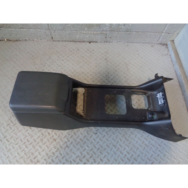 Discovery 2 Centre Console Arm Rest Black Manual Land Rover 2002 to 2004 R03015