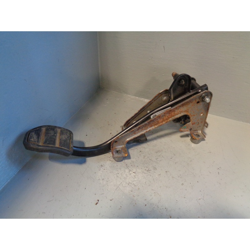 Discovery 3 Clutch Pedal Assembly SUB000021 Land Rover 2004 to 2009