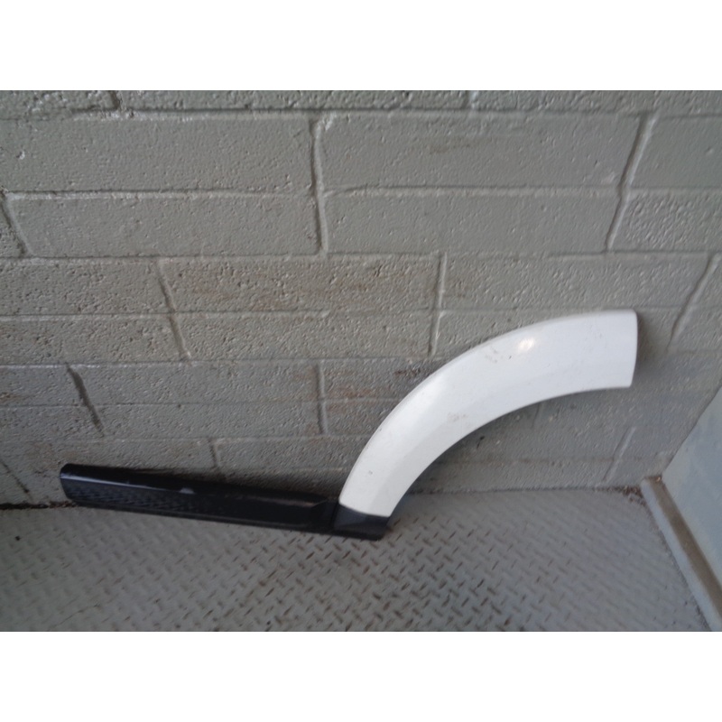 Discovery 4 Door Wheel Arch Trim Near Side Rear Fuji White LRC 867 Land Rover