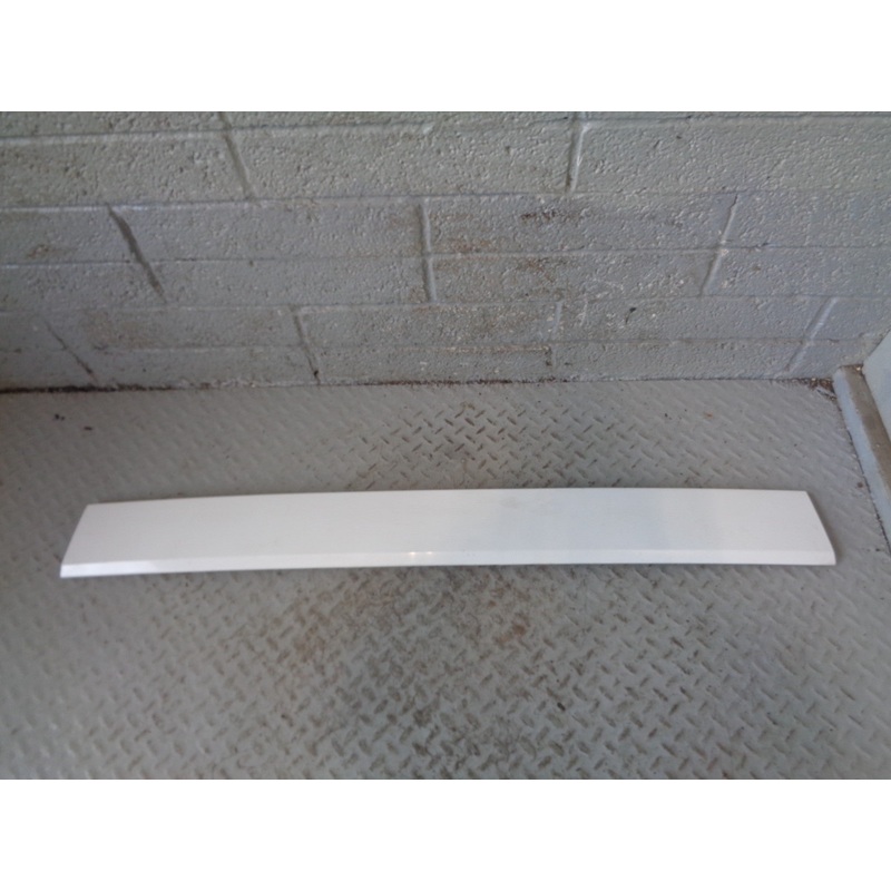 Discovery 4 Tailgate Trim External Lower Fuji White 2009 to 2014 Land Rover