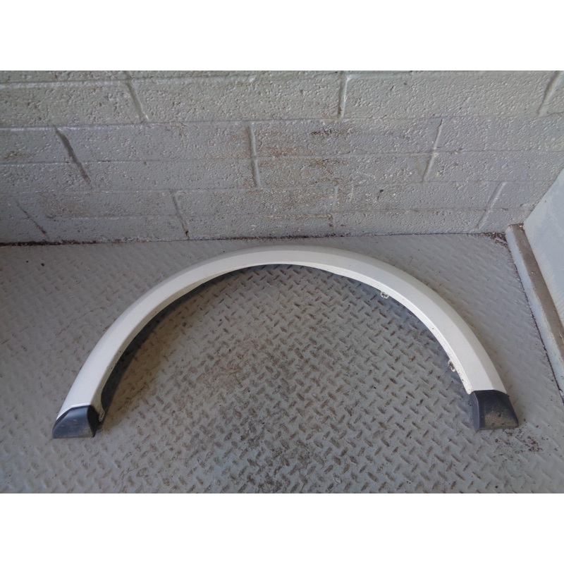 Discovery 4 Wheel Arch Trim Front Near Side Fuji White Land Rover 2009 to 2016