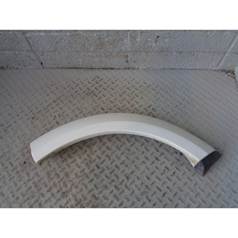 Discovery 4 Wheel Arch Trim Rear Quarter Near Side Left Fuji White Land Rover
