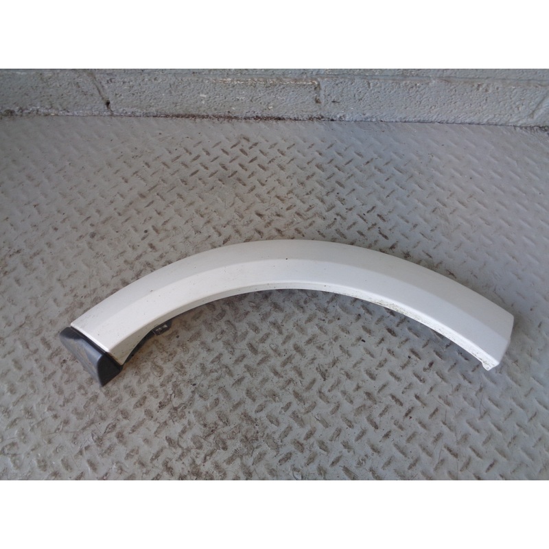 Discovery 4 Wheel Arch Trim Rear Quarter Off Side Right Fuji White Land Rover