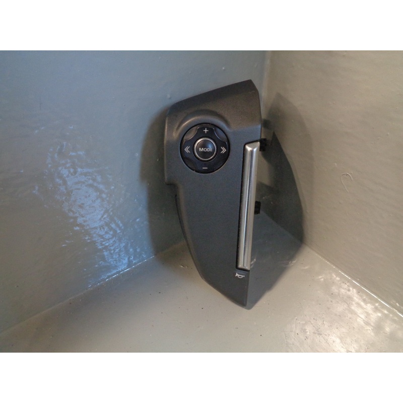 Information Controls Steering Wheel CH22-13D767-AC Discovery 4 Range Rover Sport