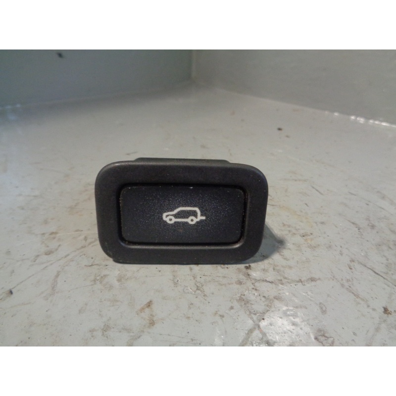 Range Rover L405 Powered Tailgate Release Switch Lower LR040339 2013 to 2017