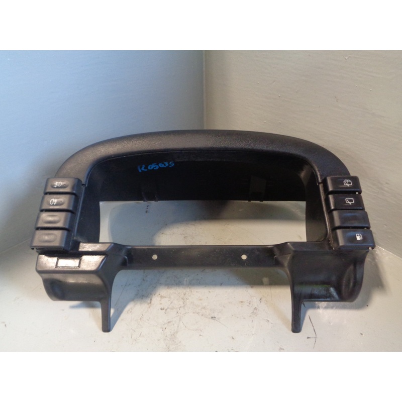 Discovery 2 Instrument Surround Speedo in Black Land Rover 1998 to 2004 R05035