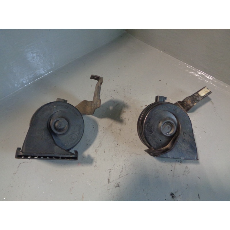 Range Rover L322 Horns Pair Of Two Tone Horns Land Rover 2010 to 2013 L03035