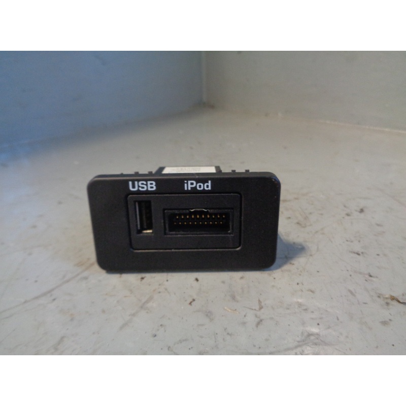 Audio USB iPod Port  AH22 19C166 AA Discovery 4 Range Rover Sport L322