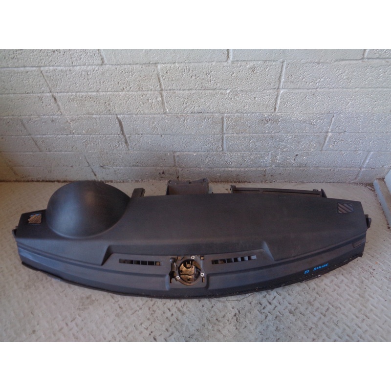 Discovery 3 Dashboard Black with Passenger Airbag Non-Sat Nav Vehicles R24045