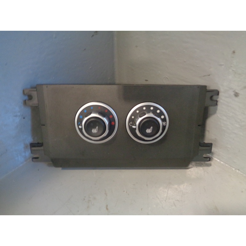 Range Rover L322 Rear Centre Console Heater Control Switch P7H42-18C612-JB