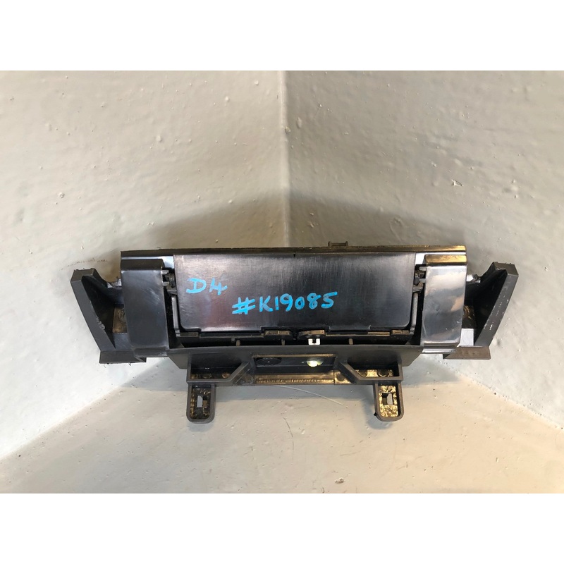 Discovery 4 Ashtray Front Land Rover AH22-048A02-AB 2009 to 2016 K19085