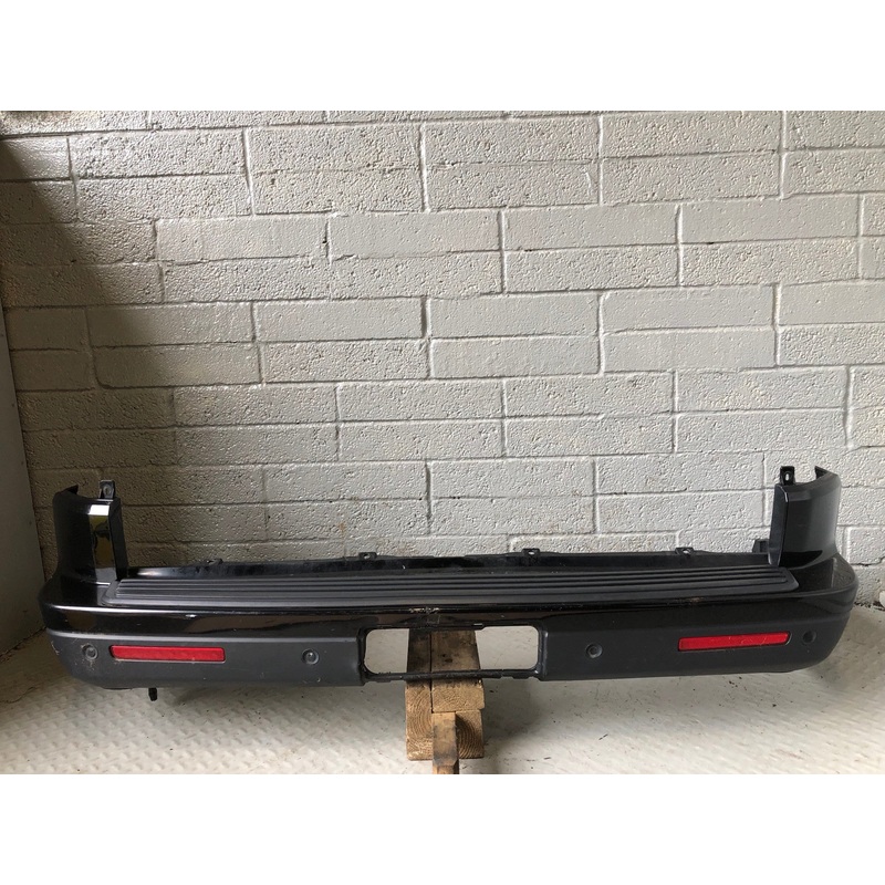 Discovery 4 Rear Bumper with Reflectors Santorini Black Land Rover K19085