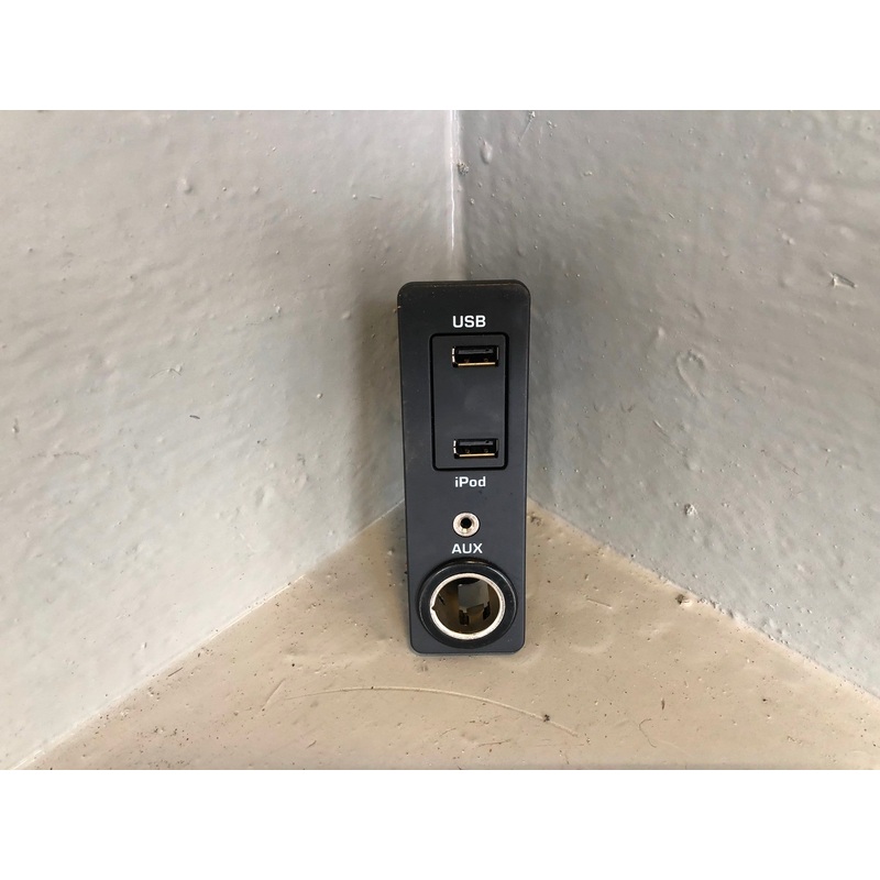 Range Rover Evoque Audio USB iPod Port AW9319C166AA L538 2011 to 2018