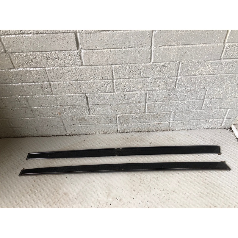 Range Rover L405 Roof Trims Pair Black 2013 to 2017 Land Rover L18085